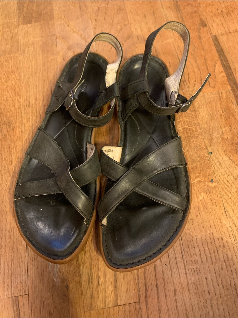 Bogs women’s leather black  Todos sandals